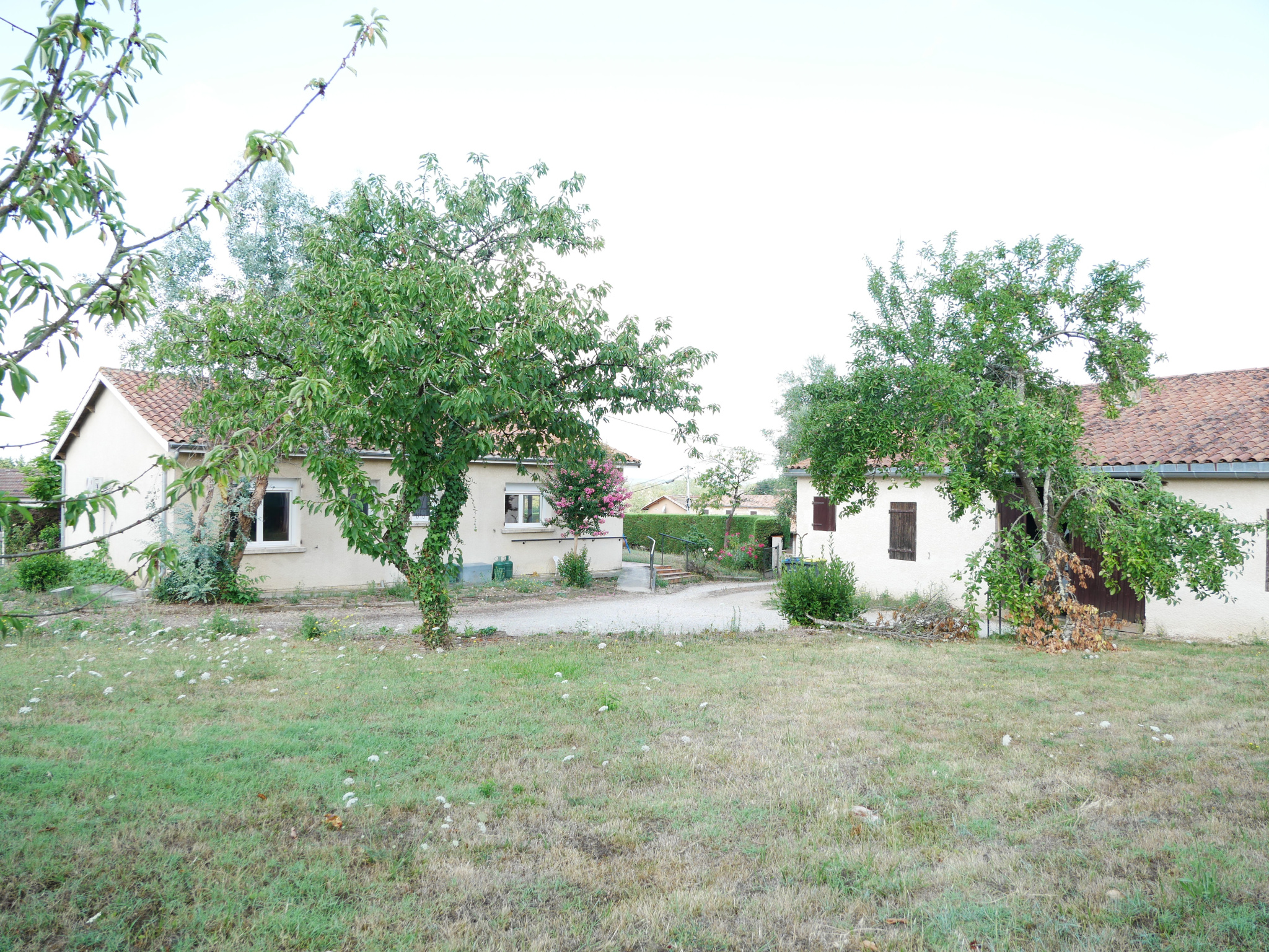 Maison individuelle 3 chambres avec dépendance